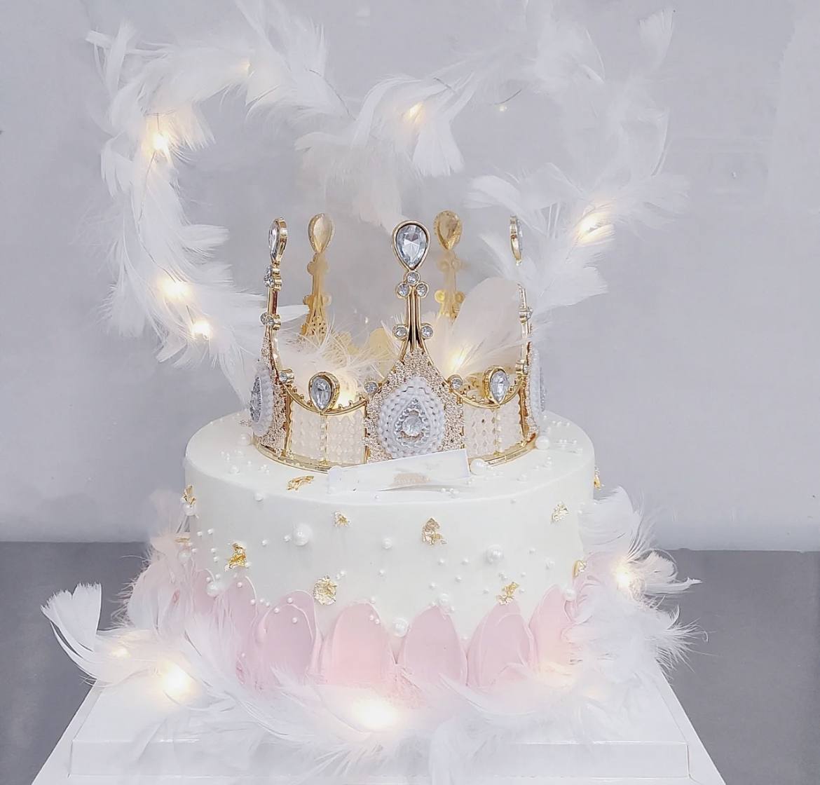 Festive Supplies Gold Happy Birthday Cake Topper Metal Crown Pearl Wedding  Champagne Cupcakes For Kids Girls Party Decorations From Doujiangne, $7.96  | DHgate.Com
